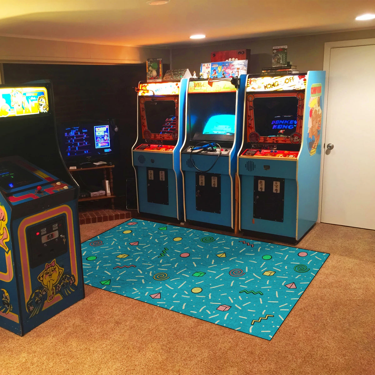 Non-slip chenille rug with spirals and geometric shapes