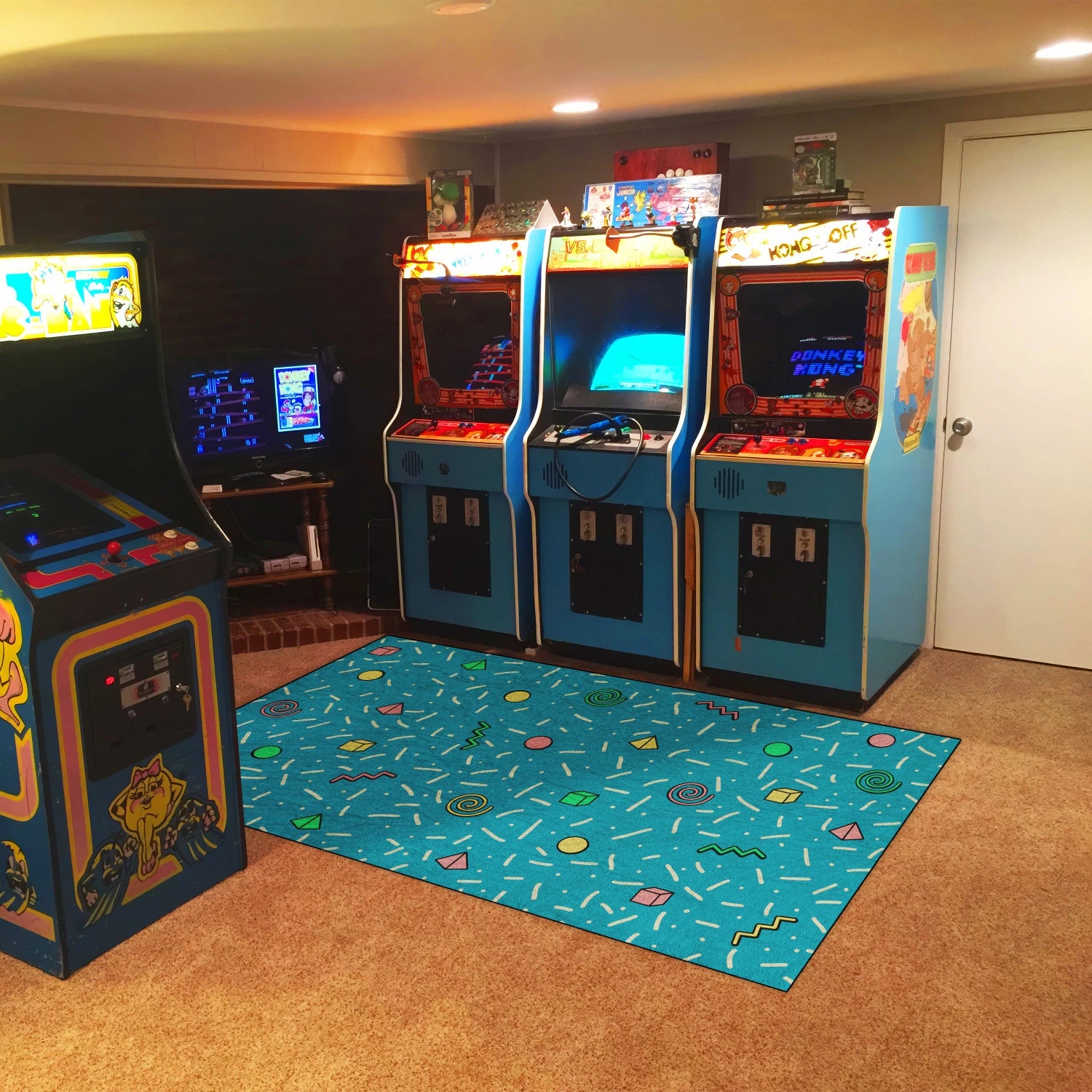 Non-slip chenille rug with spirals and geometric shapes